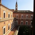 Casa S. Giuseppe Di Cluny Couette-café