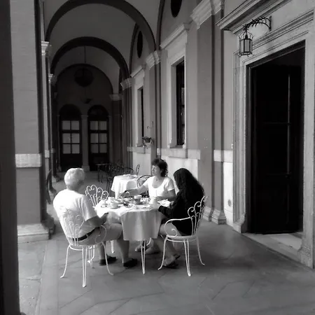 Casa S. Giuseppe Di Cluny