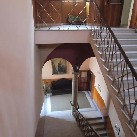 Casa S. Giuseppe Di Cluny Couette-café