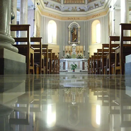 Casa S. Giuseppe Di Cluny Couette-café
