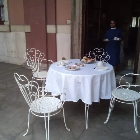 Casa S. Giuseppe Di Cluny Alojamento de Acomodação e Pequeno-almoço *